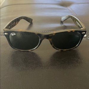 Like new!RayBan New Wayfarer tortoise sunglasses